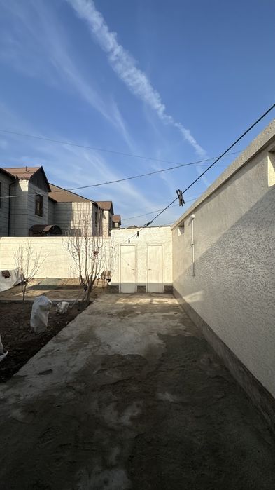 Урганч туманида икки қаватли уй сотилади.