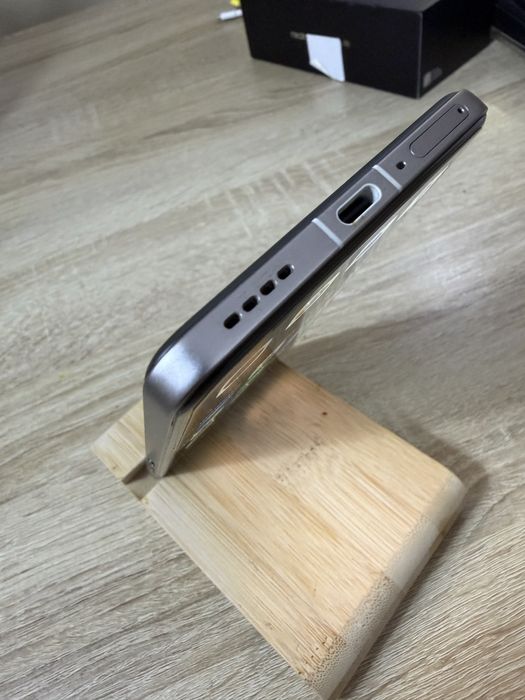 Vand Telefon Realme GT 7 Pro 12GB RAM 256GB stocare in stare perfecta