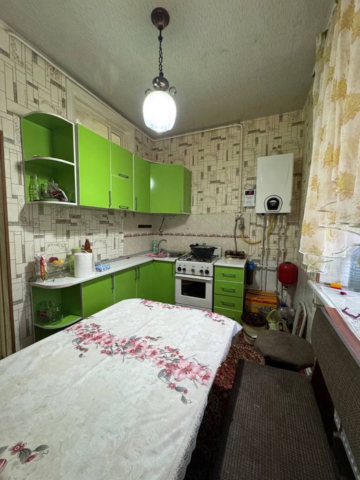 Срочно Продаеться 2-ком квартира городе Чирчике районе Наваи центр