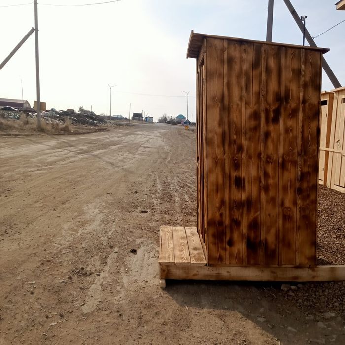 Туалет уличный деревянный