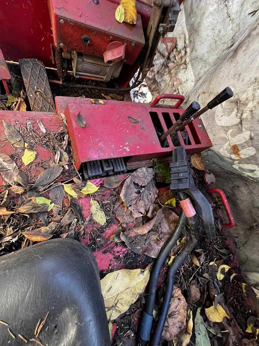 Продава се електрокар за ремонт или за части.