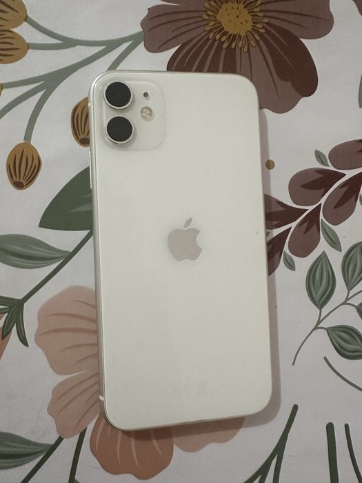 Iphone 11 бял 64gb