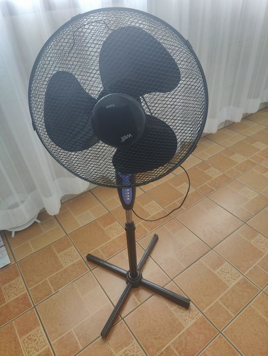 Ventilator cu picior