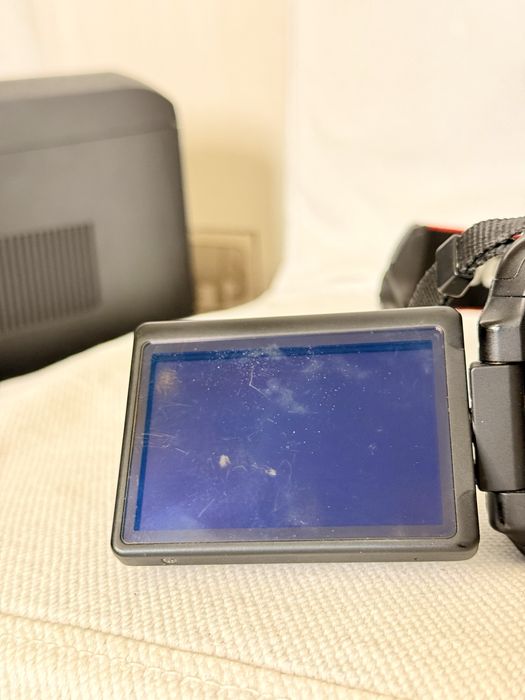 Canon EOS 600D + Canon EF-S 18-55mm F/3.5-5.6