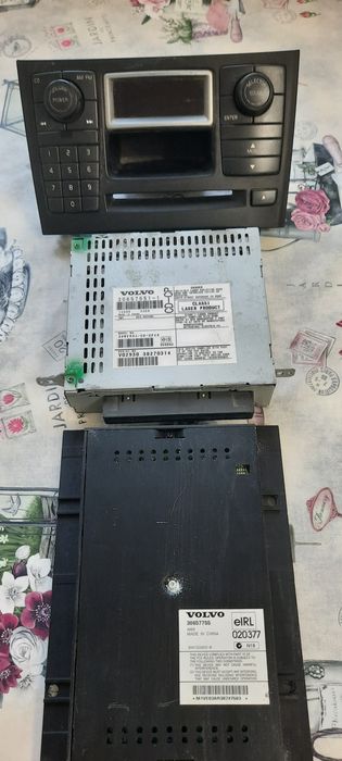 Штатный магнитола с усилителем на ВОЛВО ХС-90. 2005г.в.