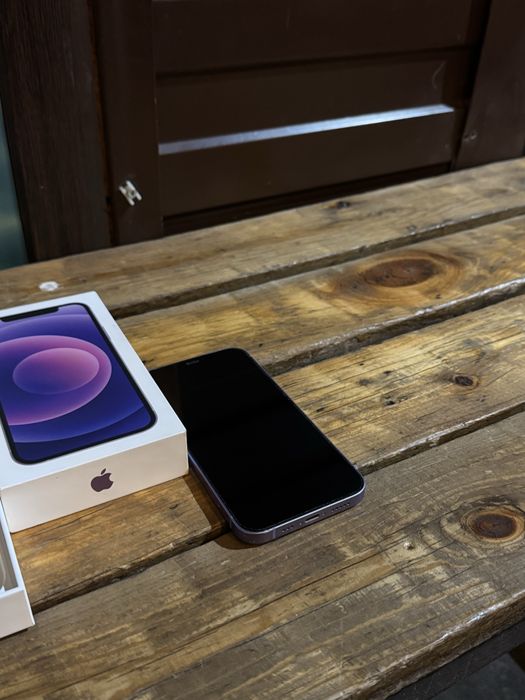 Продам Айфон 12