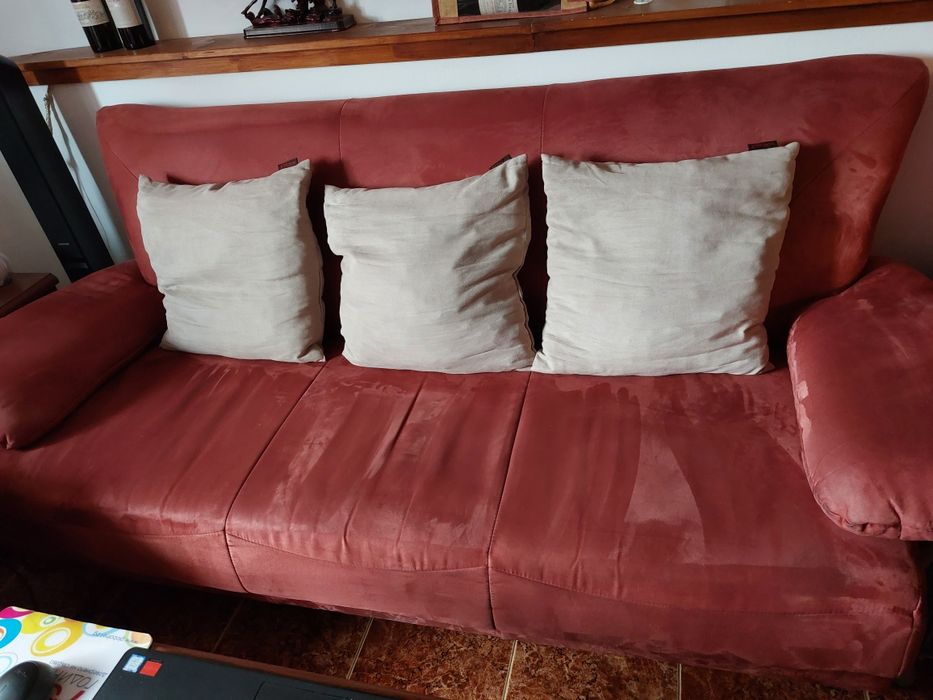 Два дивана ,фотьойл и две таблетки