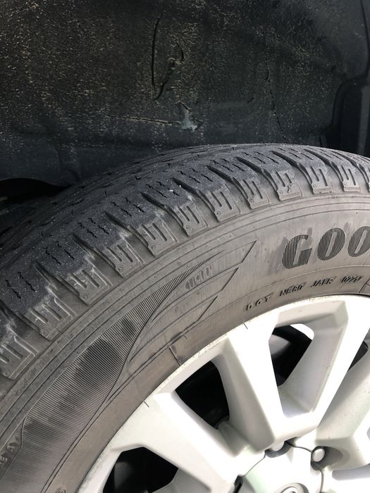 Продам резину 265/60R18