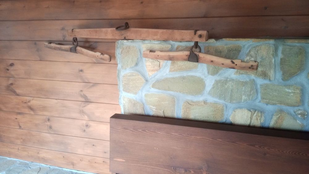 Дървена кобилица за менци.Чифт кобилица за впряг.Дървен куфар.