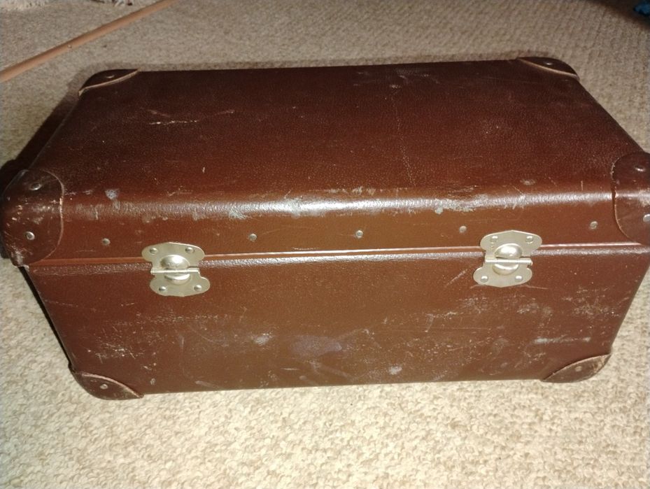 Geamantan carton vechi