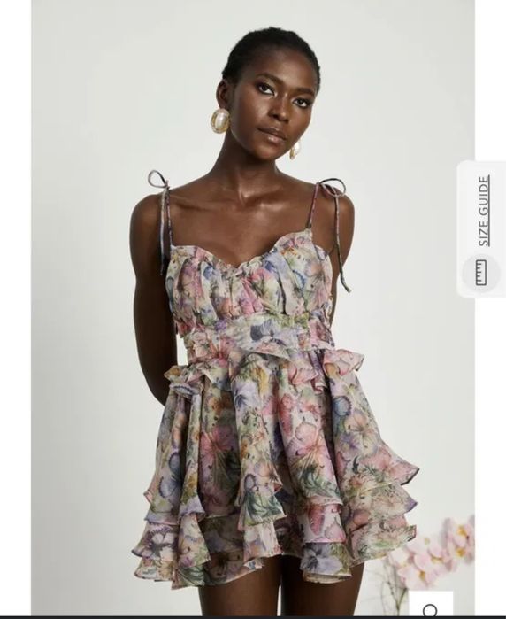 Коктейлна рокля.