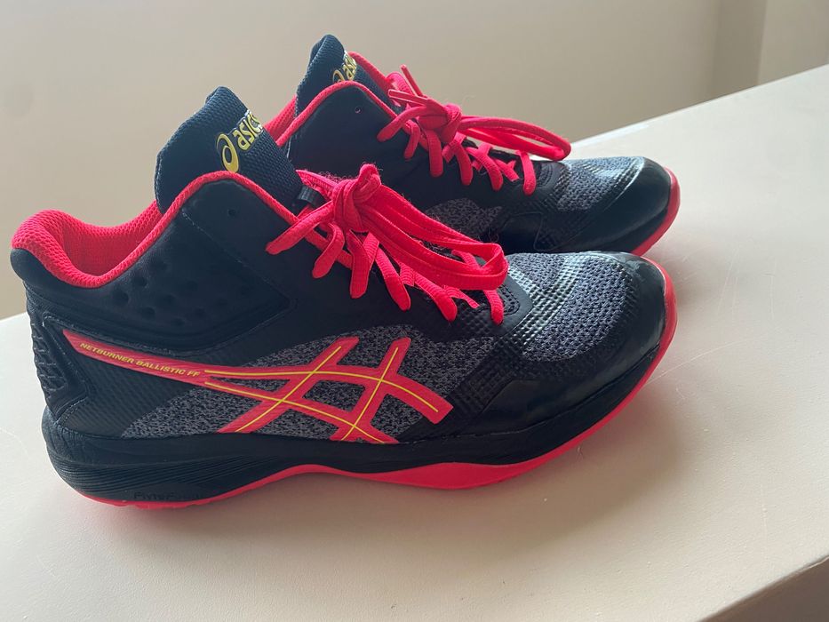 Нови маратонки ASICS