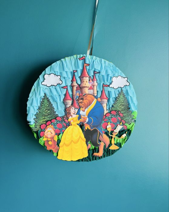 Красавицата и звяра пинята