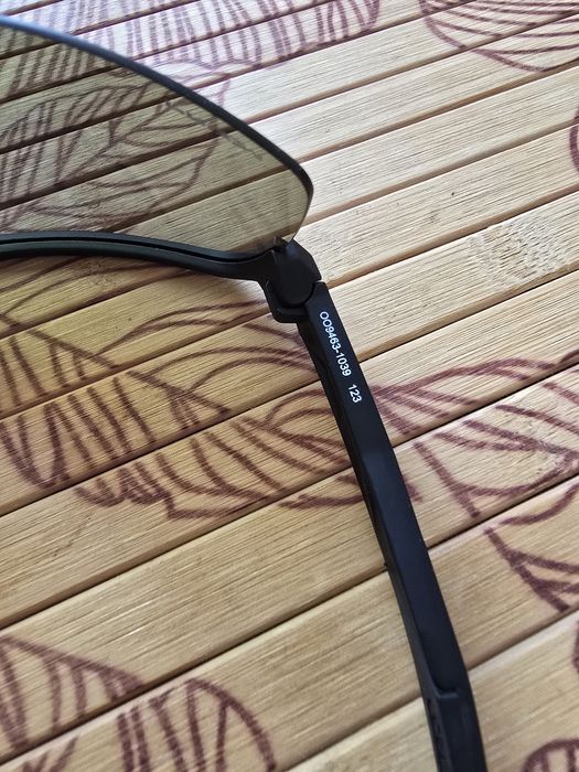 Слънчеви очила Oakley Sutro
