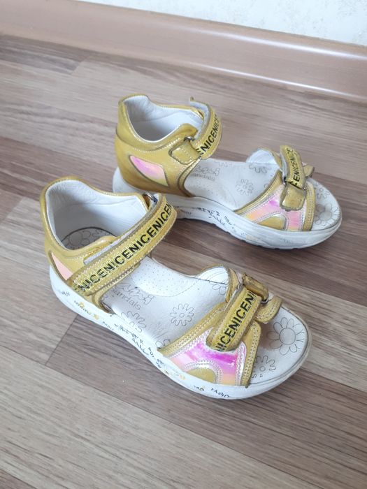Продам сандали на девочку