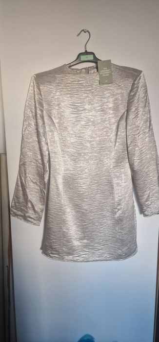 Rochiță nouă cu spatele gol