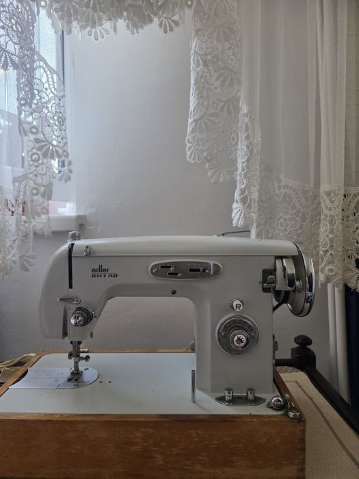 Mașina de cusut electrica
