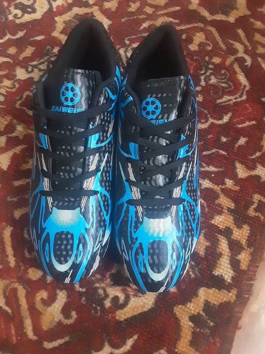 Продам новые бутсы