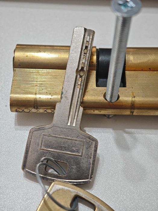 Butuc pentru usa metalica, asimetric și simetric, chei incluse