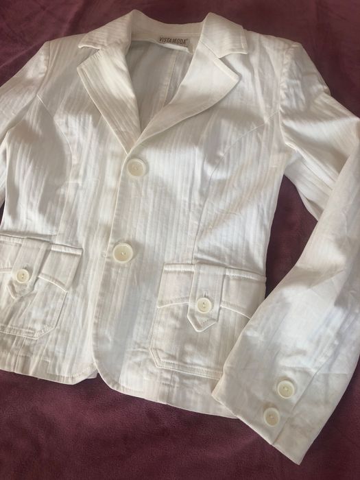 Дамски бял костюм