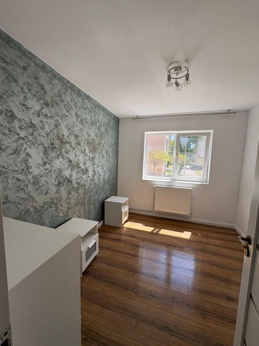Apartament 3 camere de vanzare str Toamnei