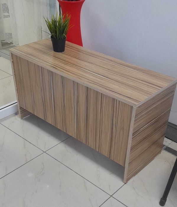 Продам стол офисный