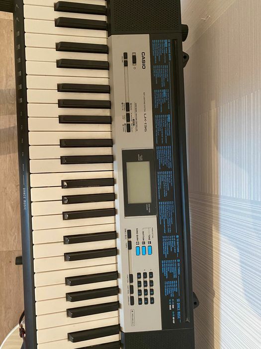 Продам синтезатор casio