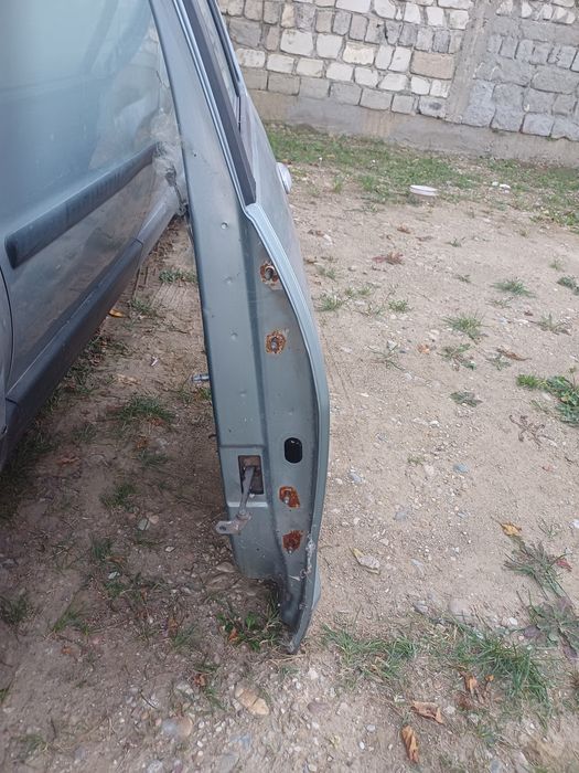 Ușă sandero 2008 stânga spate și pasaje stânga dreapta