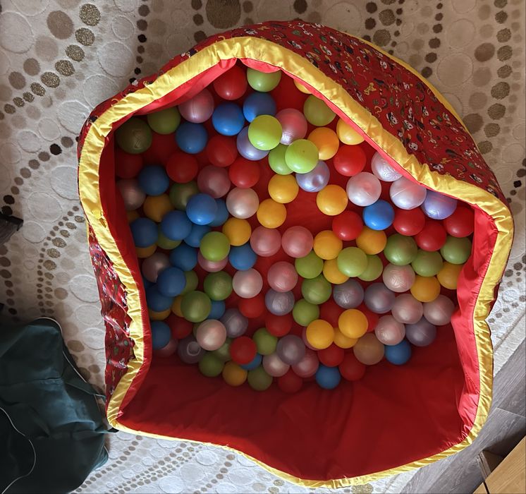 Детский бассейн с шариками (сухой бассейн)