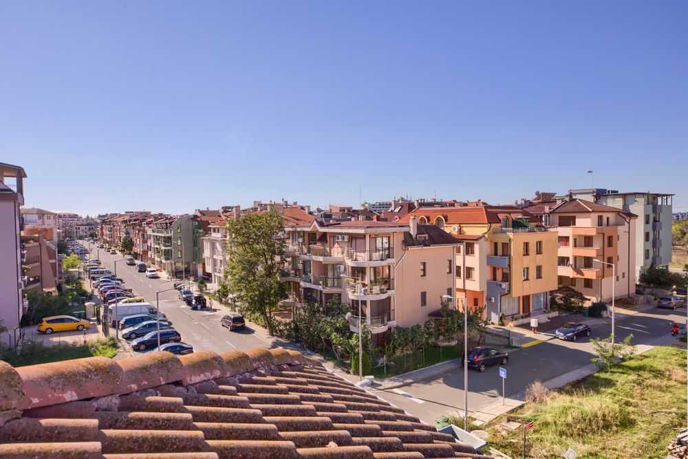 Три паркоместа във вътрешен двор, Черно море 2 с панорама