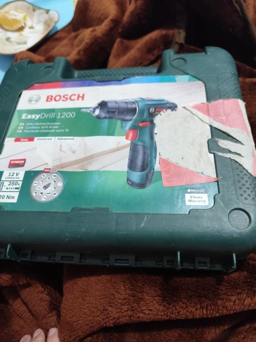 Vând mașină de găurit și înșurubat Bosch EasyDrill 1200,