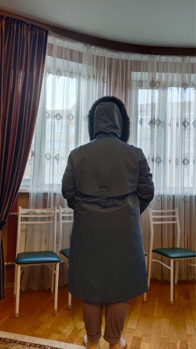 Парка куртка продаю срочно