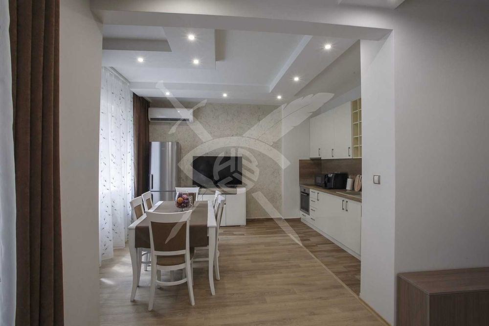 Продава се Тристаен апартамент в София, Център - 80 кв.м за 4713 €/кв.м - Снимка #1