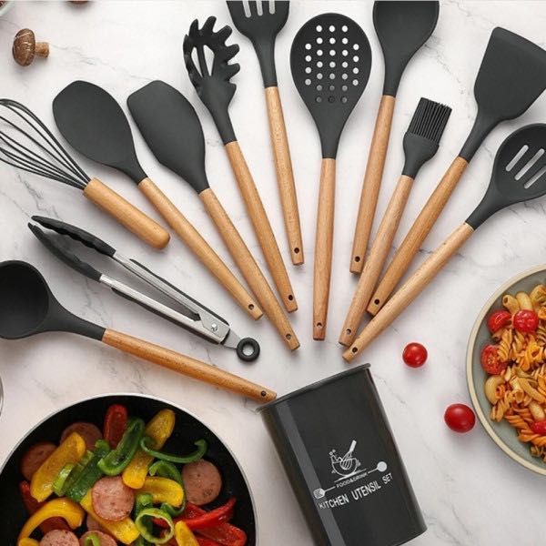 Сет 12 кухненски прибори за готвене- от естествено дърво