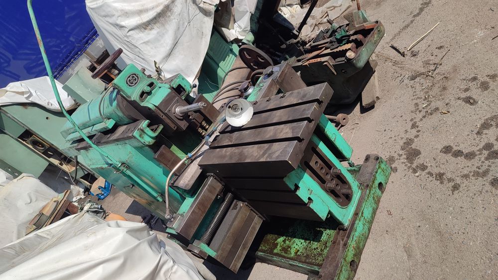 Станки фрезерный, токарный.