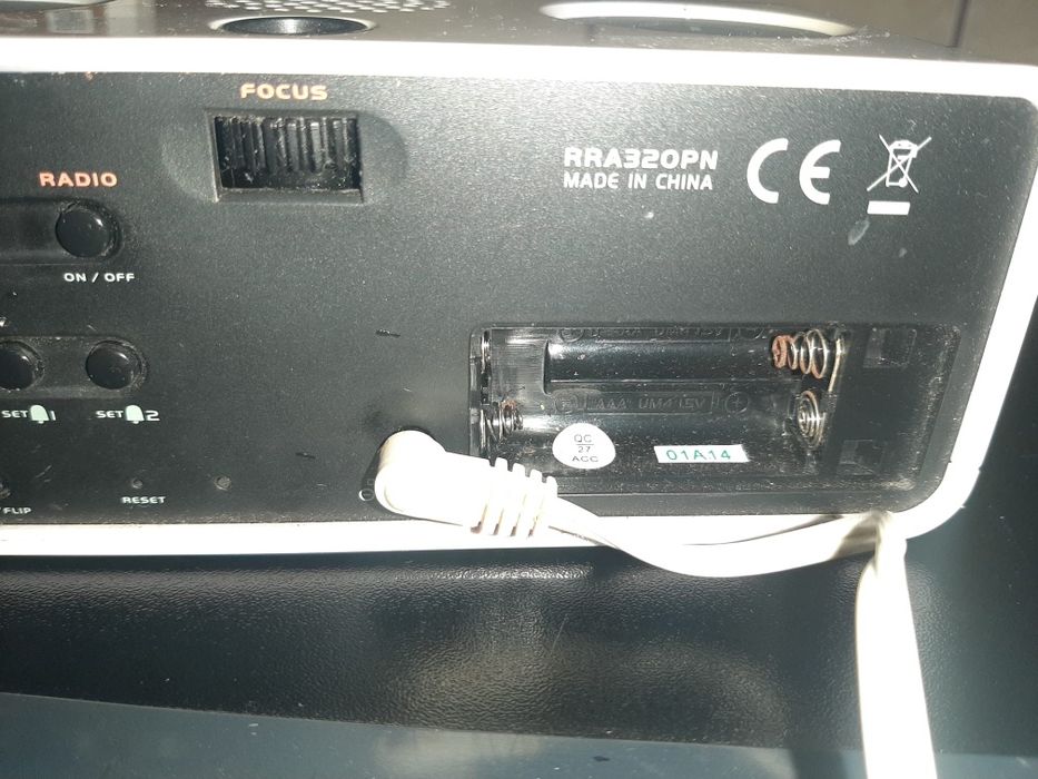 Vănd radio cu ceas și alarma