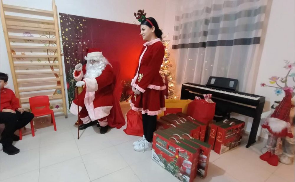 ÎNCHIRIERI MOȘ CRĂCIUN – Magia Sǎrbătorilot la tine acasă!