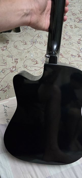 Гитара новая стильная с чехлом.