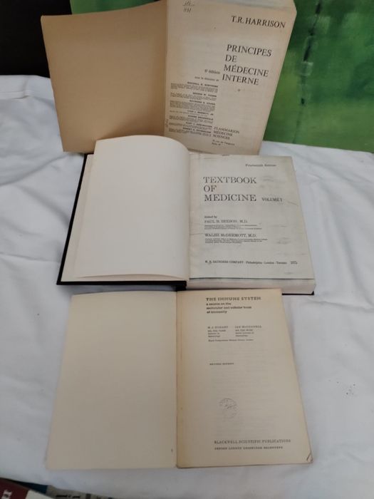 Cărți de medicină și drept civil