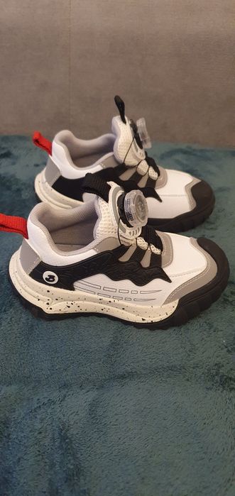 Adidasi și sandale copii