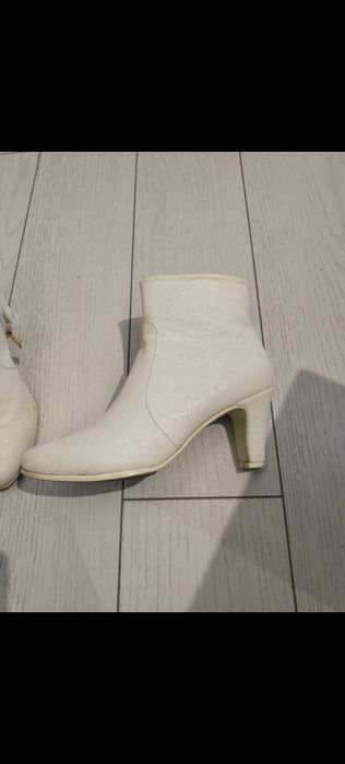 Ботинки женские продам