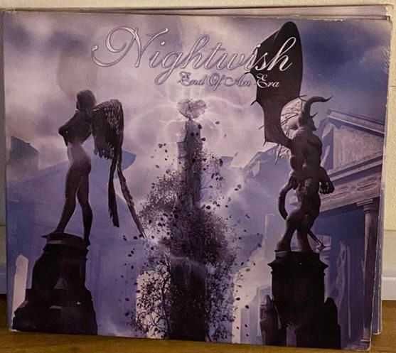 Спешно! колекцията си от CD-та на Nightwish