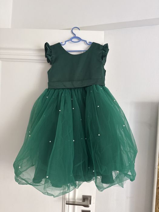 Нарядное платье на 7-8-9 лет.