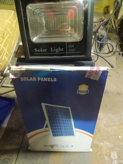 Солнечная старея с прожектором