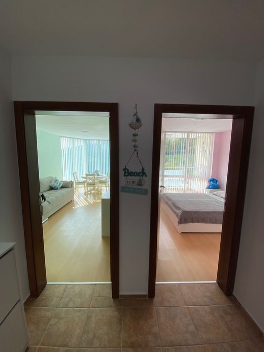 Дава се под наем Двустаен апартамент в к.к. Св.Св. Константин и Елена - 58 кв.м за 306 € - Снимка #1