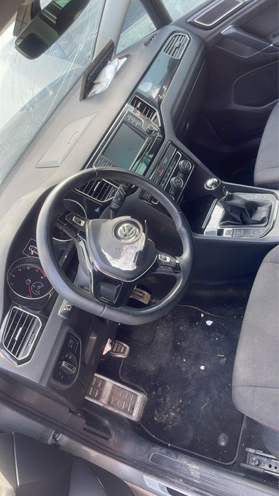 Volkswagen Golf Sportsvan на части!