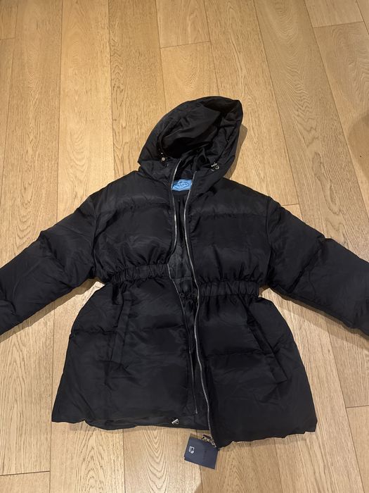 Vand geaca noua Prada marime M femei