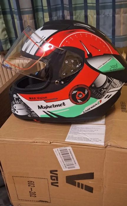 Чисто нова каска за мотор