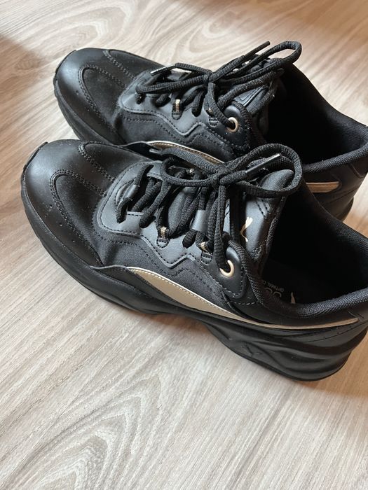 Два чифта маратонки