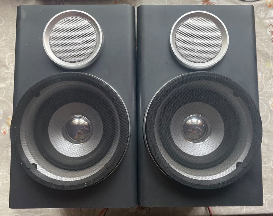 Vând 5 boxe și un mixer